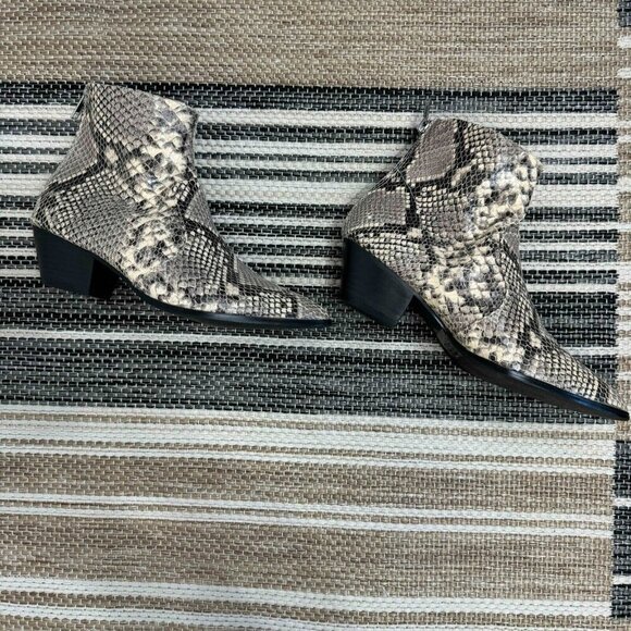 Steve Madden Women's Leather Ankle Bootie Snakeskin Print Pointy Toe Cafe 6M - Picture 2 of 14